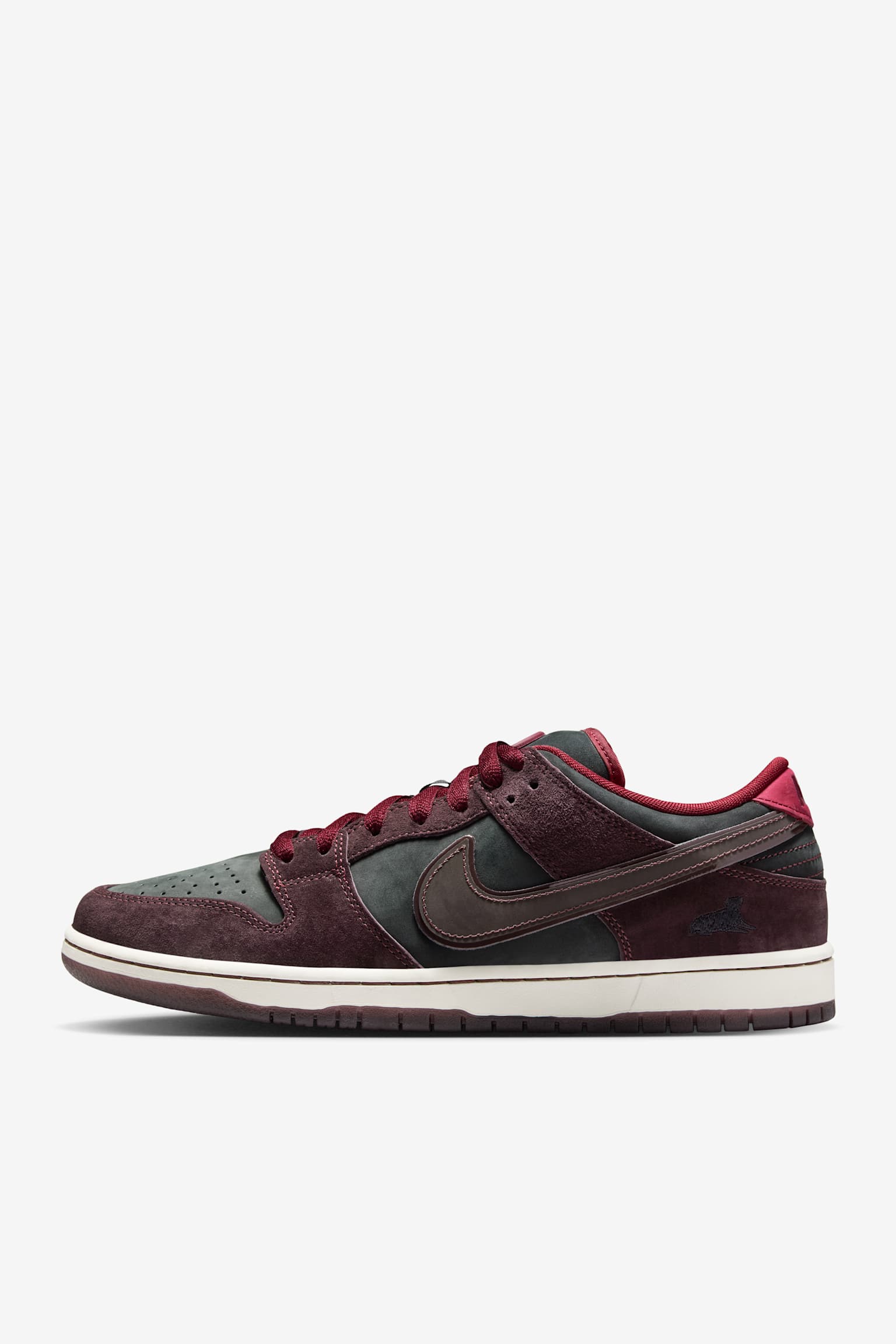 Nike SB Dunk Low Pro x Riot Skateshop „Mahogany and Team Red